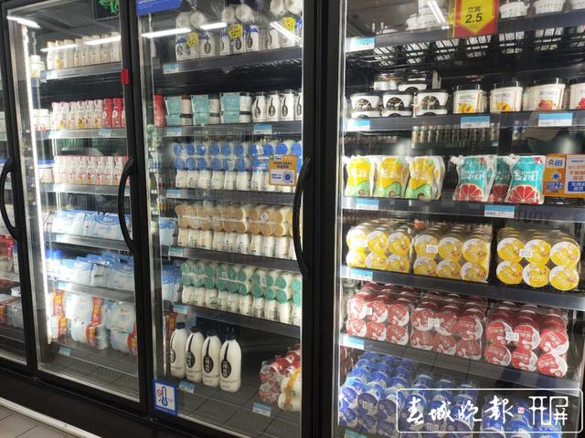 春城晚报-开屏新闻记者近日走访了昆明各大超市和便利店,发现酸奶种类