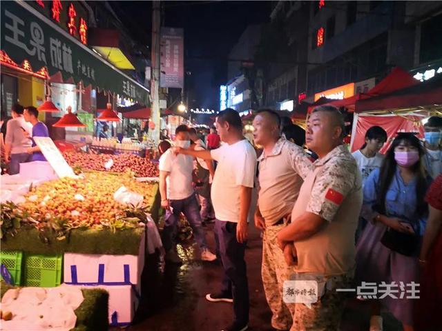 街道也更加敞亮,来                    双桥夜市卖干锅鱼7年多的张平