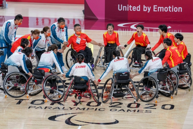 东京残奥会中国轮椅女篮逆转战胜美国以小组第一晋级八强