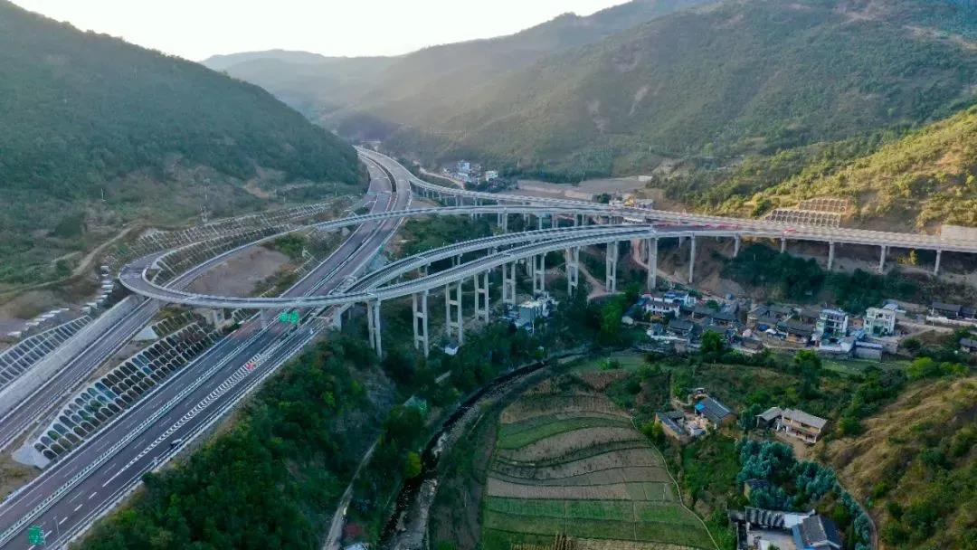 新楚大高速公路预计12月底通车云南这几条在建的高速公路有新进展