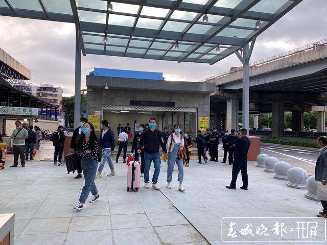 开屏记者体验昆明火车站南广场站5.jpg