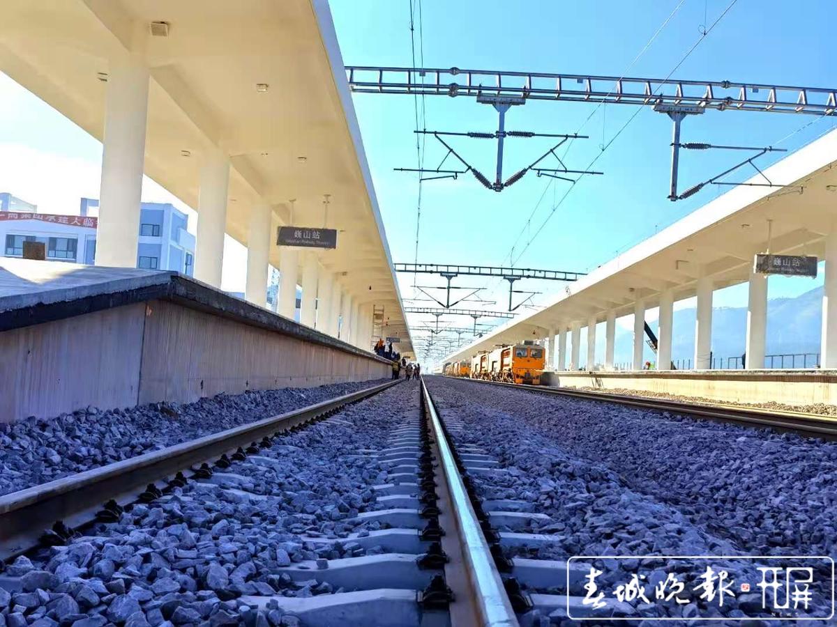 南通洋吕铁路全线首个钢桁梁浮托顶推到位_江苏国际在线