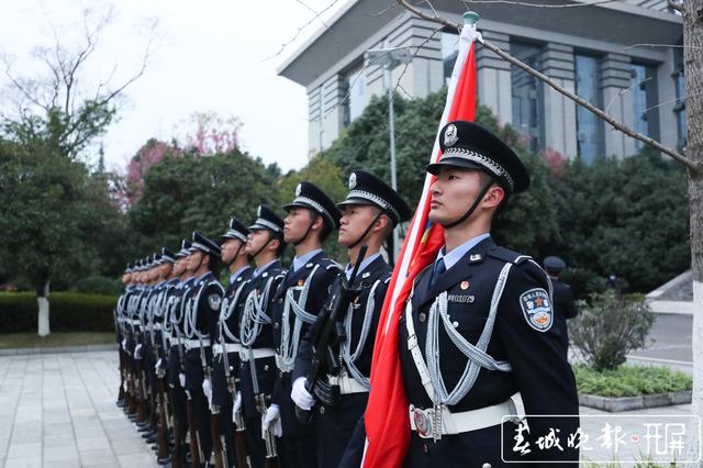 云南省公安厅举行升警旗仪式（供图）