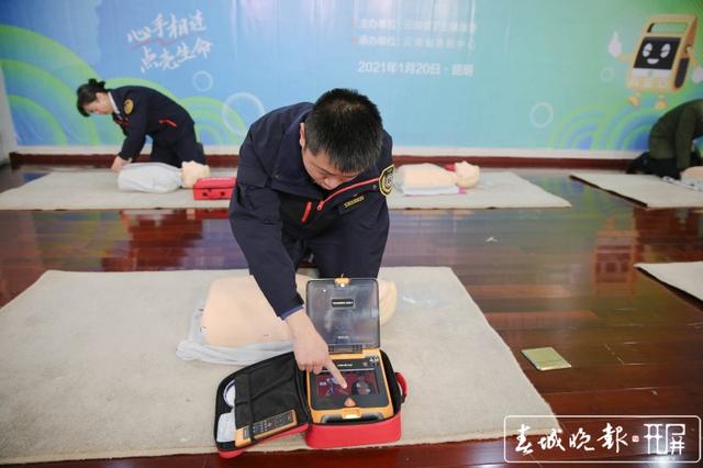 云南将在人员密集公共场所配置4800台自动体外除颤仪 供图