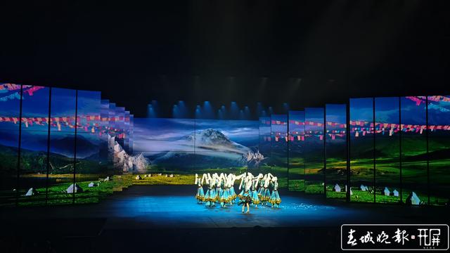 云南26个民族文化融合的大型原生态演出《爱在丽江》 记者：刘文波 摄