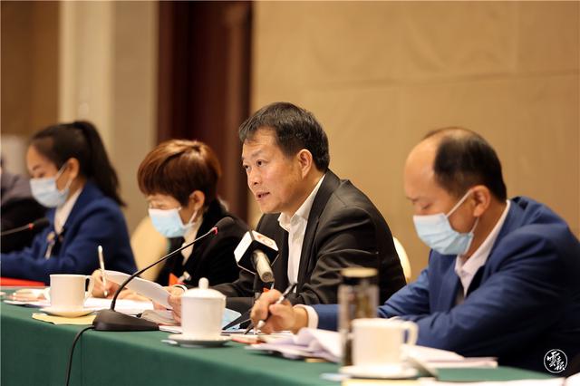 云南省代表团举行小组会议审议全国人大组织法修正草案