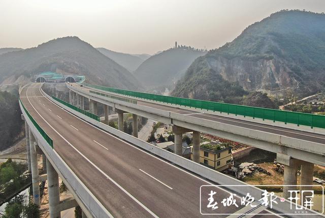 昌保高速公路实现分段通车 保山至柯街仅需30分钟 (9).jpg