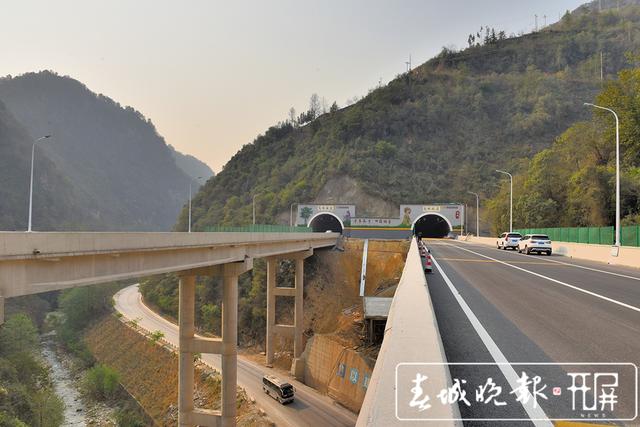 昌保高速公路实现分段通车 保山至柯街仅需30分钟 (4).JPG