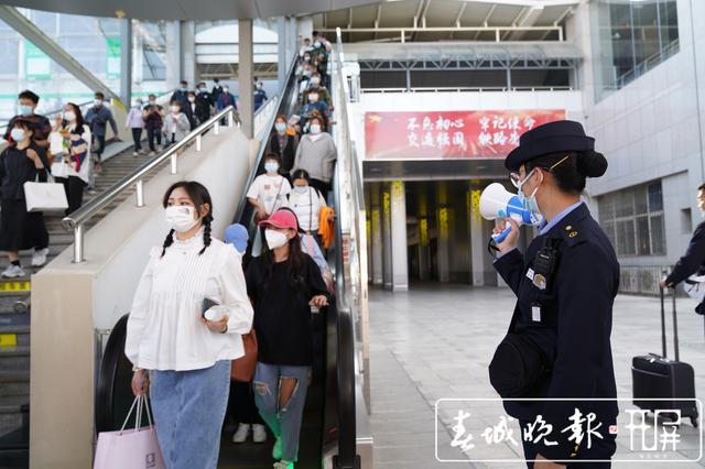 清明假期首日云南铁路发送旅客27.3万人 ，创今年来最高纪录（中国铁路昆明局集团 供图）