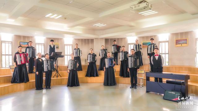 学校手风琴乐团获2020中国天津首届佰笛杯线上全国手风琴大赛二等奖.jpg