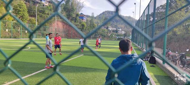 【绿水青山小康路】曼迈——大山深处，这里有个足球场，还有热爱足球的村民