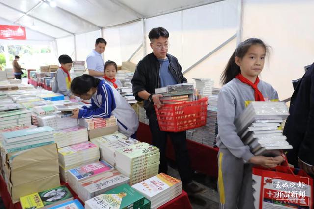 盘龙区联合中国邮政举行文化惠民阅读活动