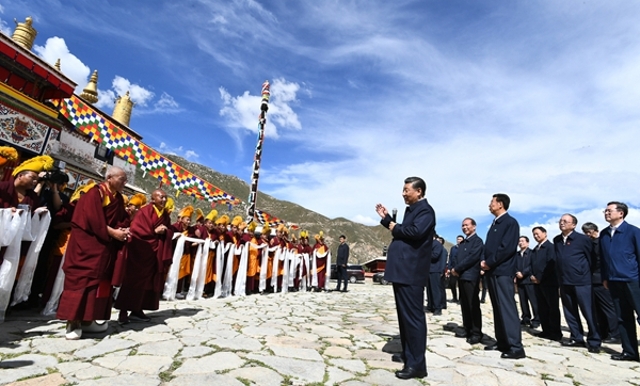 习近平在西藏考察时强调：全面贯彻新时代党的治藏方略，谱写雪域高原长治久安和高质量发展新篇章