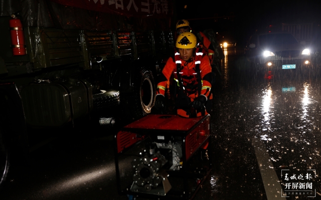 保山隆阳区因连续降雨发生内涝，保山森林消防紧急出动快速救援