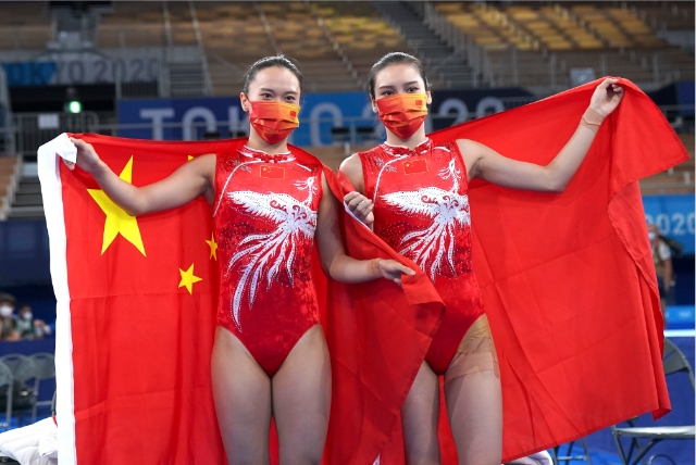 第17金！朱雪莹、刘灵玲分获女子蹦床冠亚军 图片来源于新华社