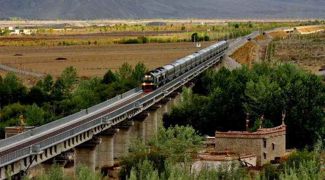 在西藏，沿着铁路崛起多条产业带5.jpg