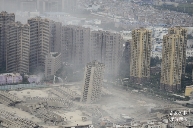 丽阳星城二期14幢烂尾楼爆破结束，剩余1栋倾斜！专家分析：无需二次爆破