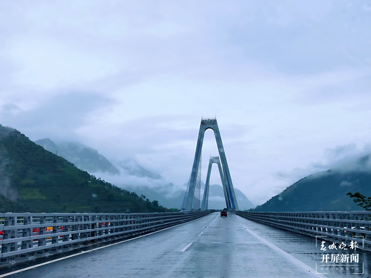 318怒江大桥图片