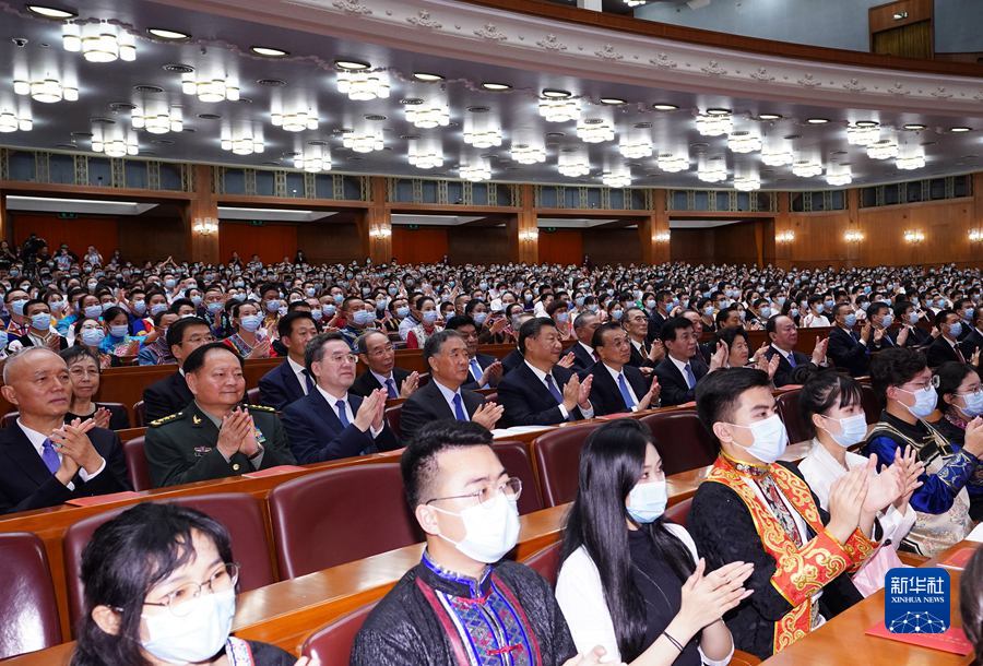 第六届全国少数民族文艺会演开幕式文艺晚会在京举行　