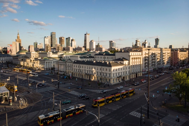 波兰首都华沙拍摄的银行广场鸟瞰图。（新华社发，亚普·阿里恩斯摄）.jpg