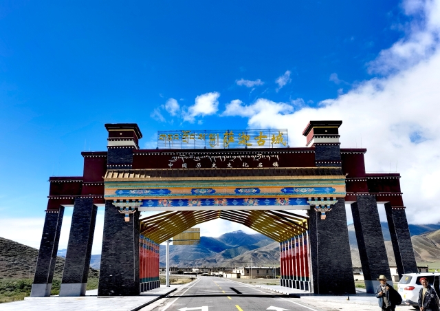 西藏萨迦在昆明举办文化旅游推介会