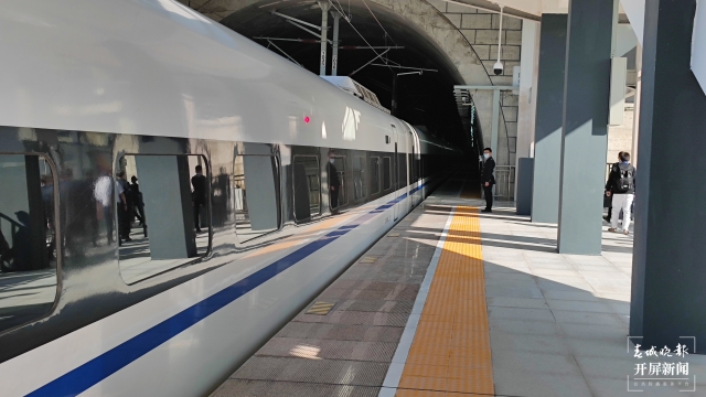 半桥半隧 亦站亦景 澜沧江上第一个车站开通运营.jpg