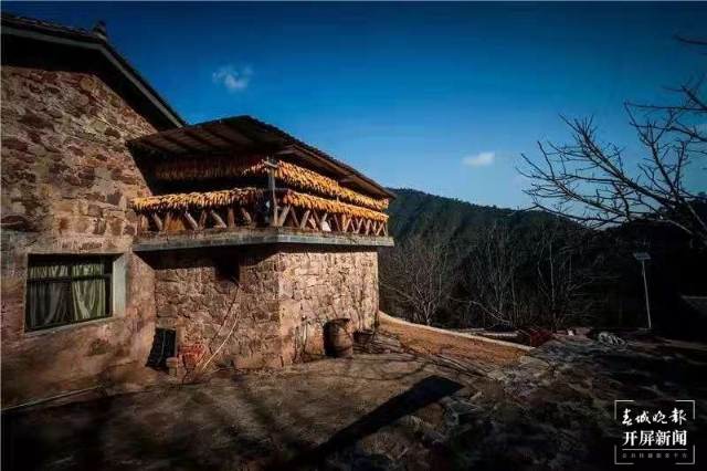 墨江岩子营，建在巨石上的哈尼族村寨