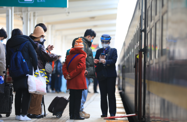 大年初四，云南铁路迎来春节假期返程小高峰（供图）
