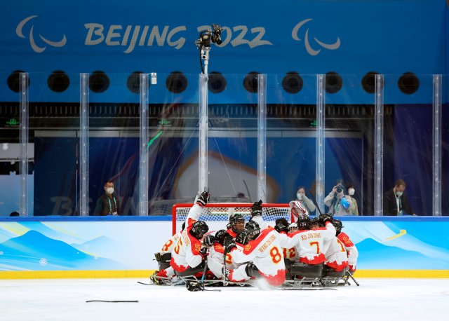 （北京冬残奥会）残奥冰球——中国队获铜牌（新华社记者 兰红光 摄）