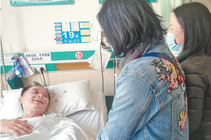 范金荣：57岁患有心梗的他 下水3次救出两个娃