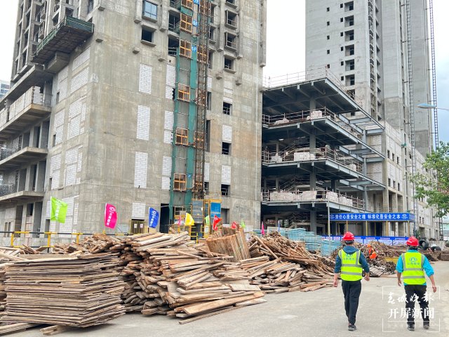 昆明五华区西城时代西锦里项目复工续建（开屏新闻记者 杨质高 摄）