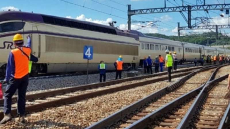 韩国一高铁发生脱轨事故，致11人受伤
