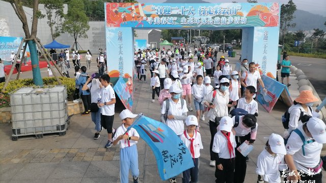 “寻美春城”生态环保公益徒步活动在昆明举办