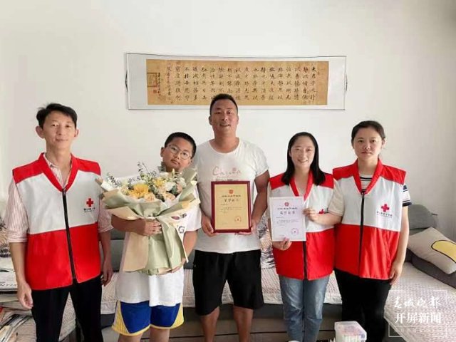 云南施甸的这名教师捐献208毫升造血干细胞救了远方的“她” (1).jpg