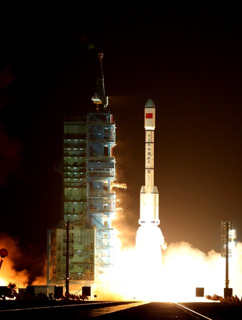 2011年9月29日，中国在酒泉卫星发射中心用长征二号F运载火箭将天宫一号目标飞行器发射升空。新华社记者 王建民 摄.jpg