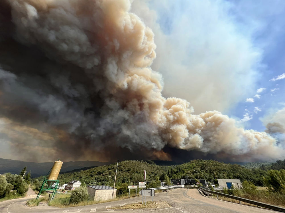 葡萄牙山火浓烟蔓延400公里，笼罩西班牙摩天大厦