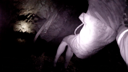 红河一男子跌落30米深山洞