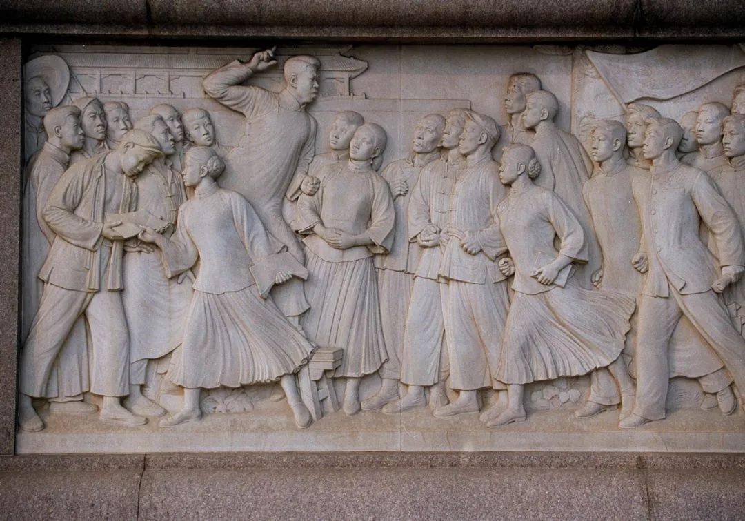 人民英雄纪念碑浮雕之一：五四运动。 （南侧）图据新华社.jpeg
