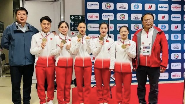 蹦床世锦赛中国女团夺冠