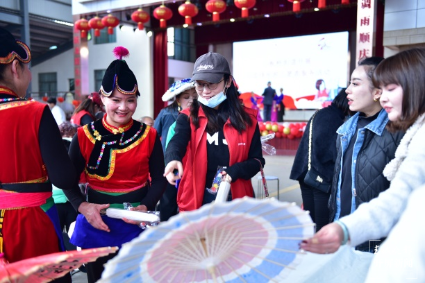 官渡区小板桥街道举办“板桥韵”文化艺术节欢乐闹元宵