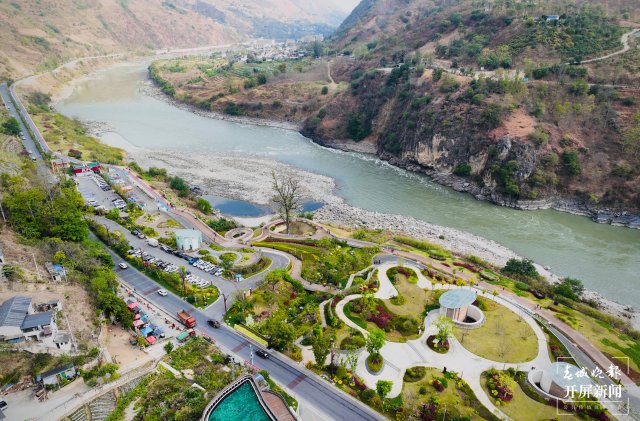 中国G219最美自驾线路推介活动走进怒江大峡谷（龙宇丹 摄）
