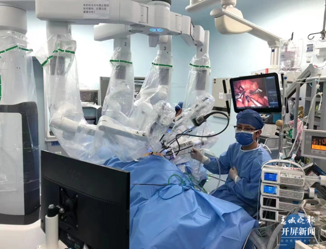 省一院首次运用达芬奇手术机器人成功精准切除乙状结肠肿瘤2.png