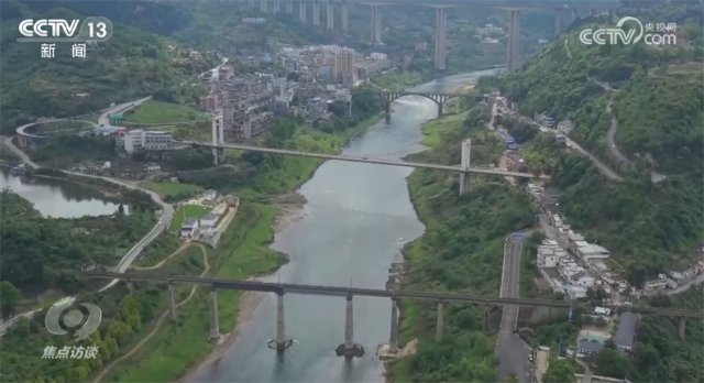 焦点访谈：中国路 “桥”见贵州9.jpg