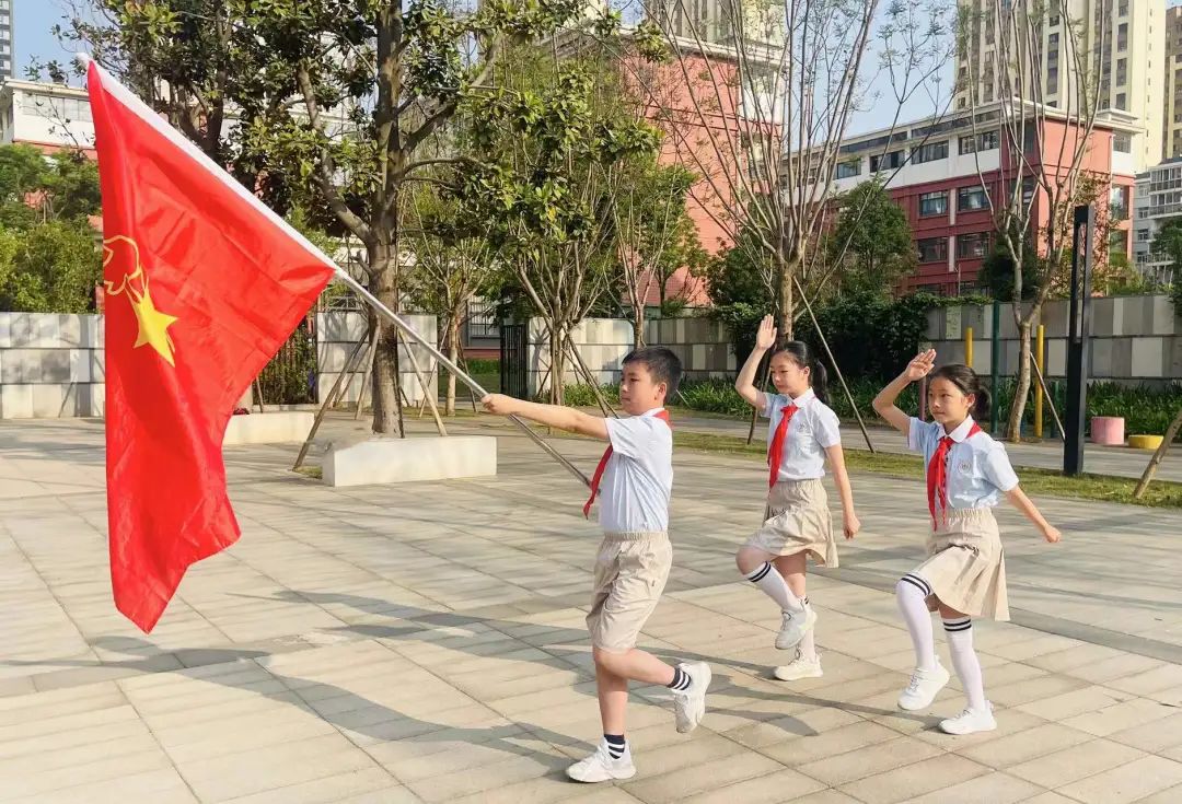 五华区红云小学:红领巾在飘扬