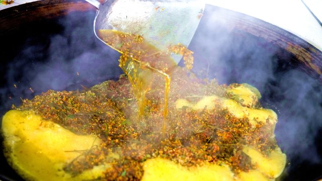 粗糠花用沸水煮后可以染黄色。6月12日。.jpg