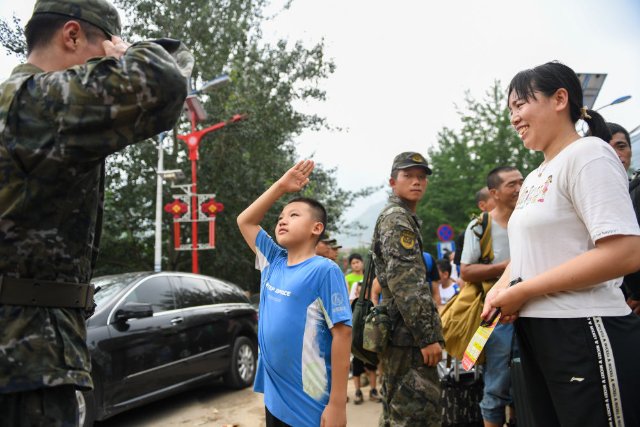 风雨同心 人民至上4.jpg