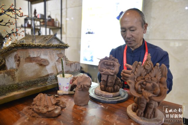第11届中国·南亚东南亚艺术周，南方丝绸之路上的民间手工技艺交流展示，中国大理泥塑展示展示.JPG