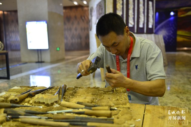 第11届中国·南亚东南亚艺术周，南方丝绸之路上的民间手工技艺交流展示，中国剑川木雕展示.JPG