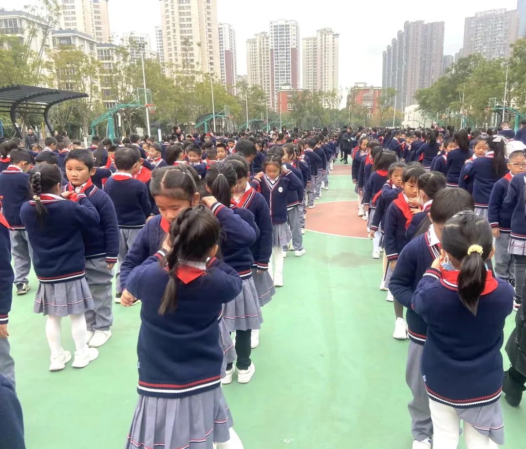 五华区红云小学:红领巾在飘扬