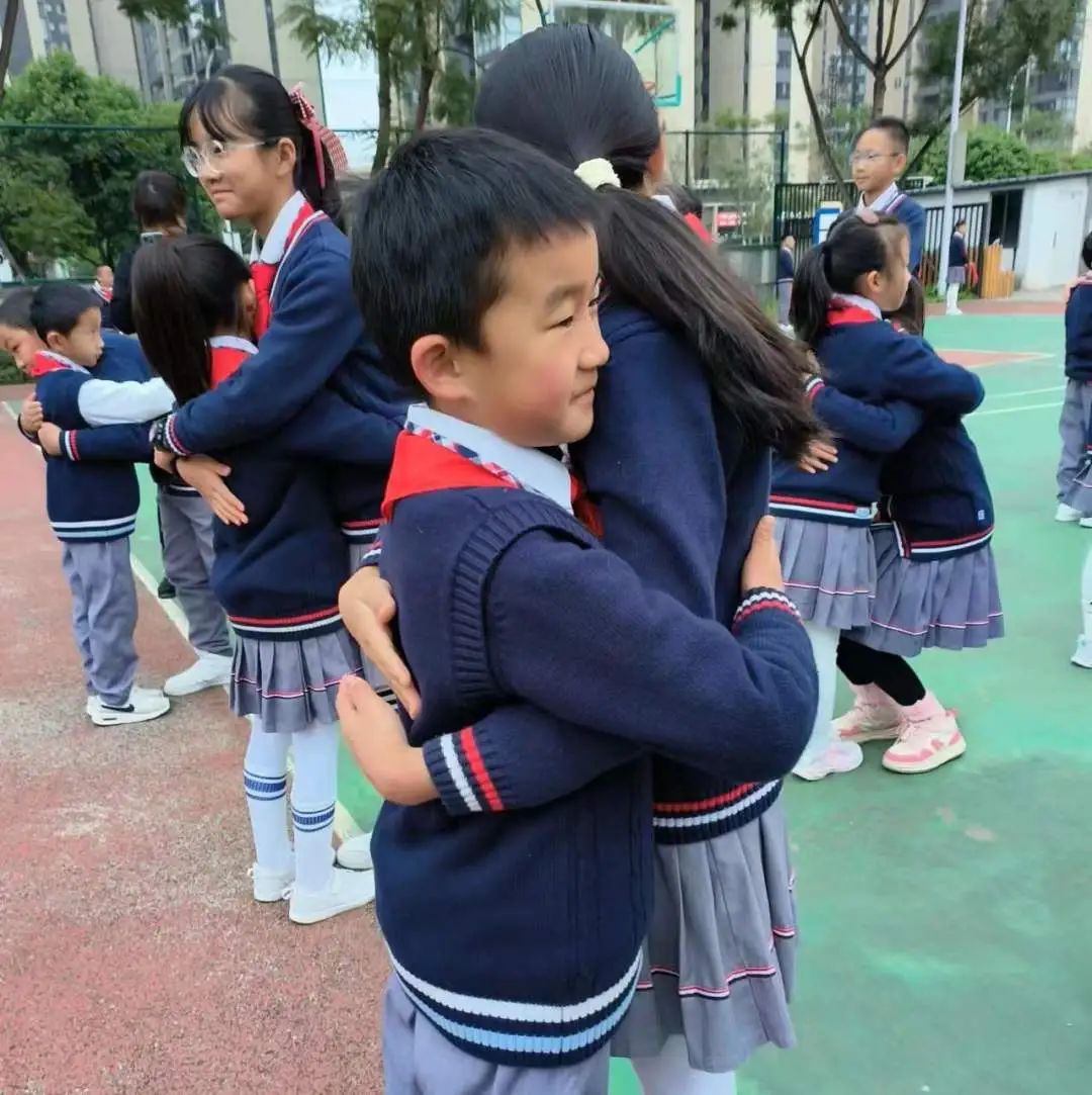 五华区红云小学:红领巾在飘扬